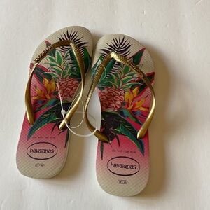 HAVAIANAS WOMENS FLIP FLOPS FLORAL PRINT PINK GOLD SIZE 9/10 NWOT